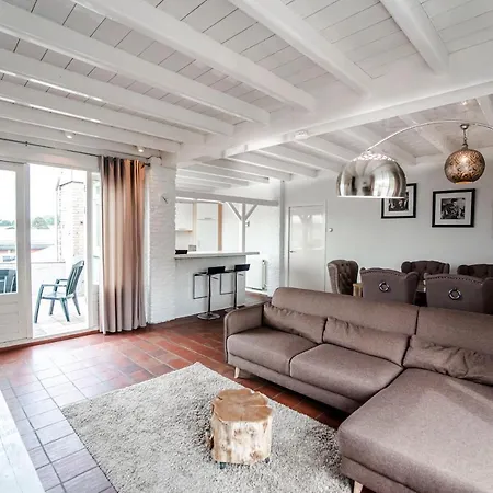 North Spacious 2 Bedroom *