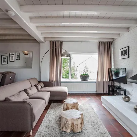 North Spacious 2 Bedroom *