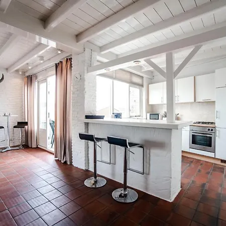 North Spacious 2 Bedroom 잔드보르트