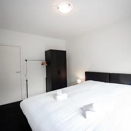 North Spacious 2 Bedroom * 잔드보르트