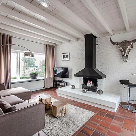 North Spacious 2 Bedroom *