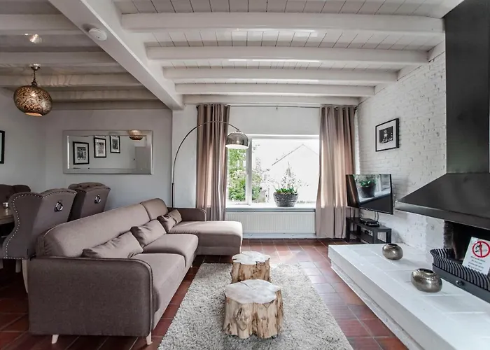 North Spacious 2 Bedroom *