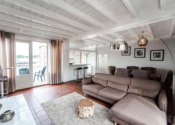 North Spacious 2 Bedroom *