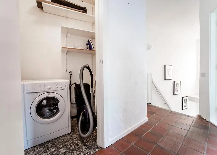 North Spacious 2 Bedroom *